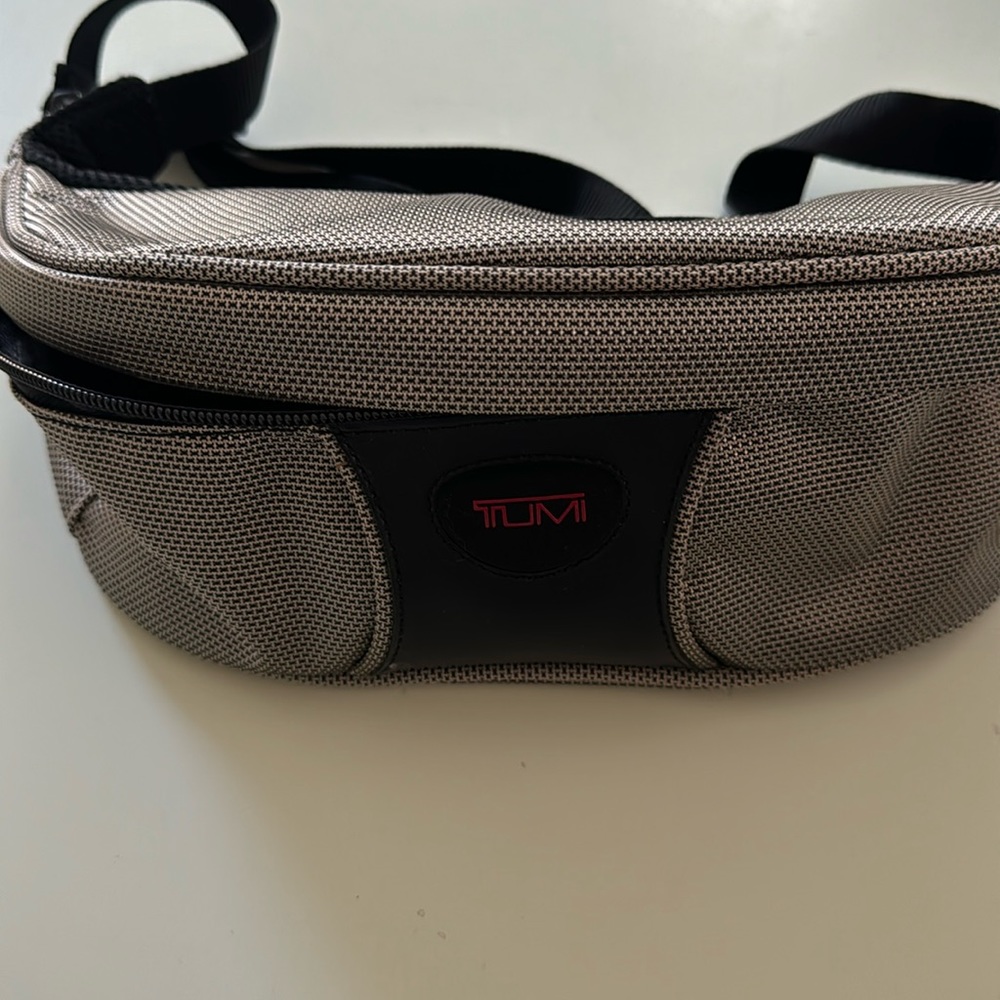 TUMI NWOT T2 pewter ballistic nylon waist pouch